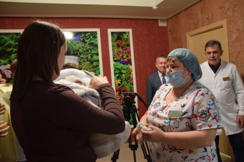 В Нурлатской ЦРБ выписали новорожденного сына участника спецоперации