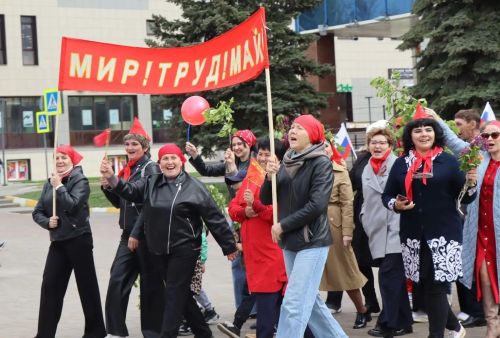 Календарь праздников на 1 мая 2026 года
