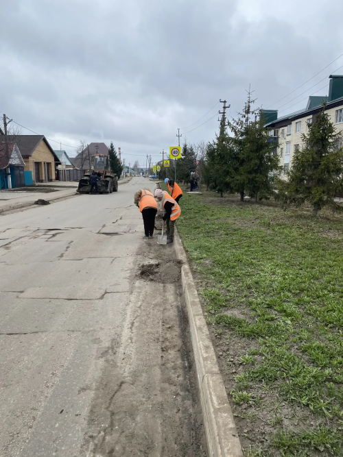 Коллектив УК ЖКХ присоединился к весеннему марафону чистоты в Нурлате