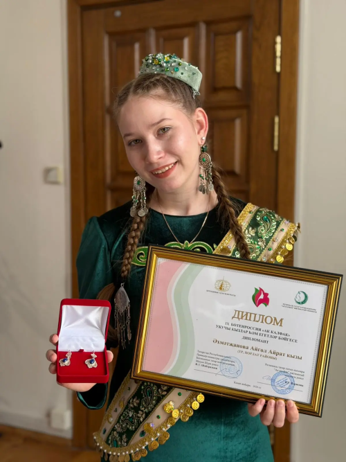 Успех в конкурсе «Ак калфак»: ученица из Нурлатского района Айгуль Ахметзянова в числе лучших