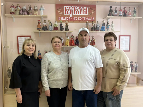 В Нурлате серебряные волонтеры Центра долголетия совершили экскурсию вместе с внуками