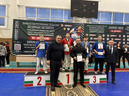 Юные нурлатцы успешно выступили на домашнем республиканском первенстве по борьбе