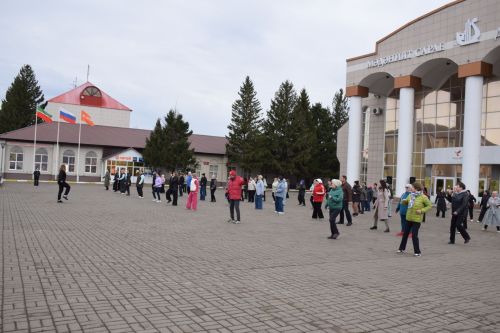 Нурлат встретил Всемирный день здоровья массовой зарядкой