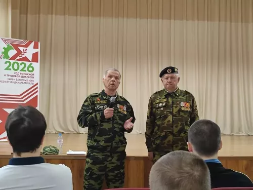 Ветераны ГСВГ провели урок мужества для студентов аграрного техникума