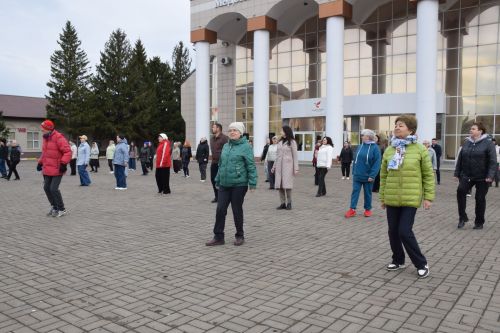 Нурлат встретил Всемирный день здоровья массовой зарядкой