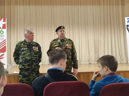 Ветераны ГСВГ провели урок мужества для студентов аграрного техникума