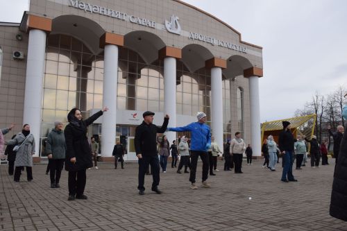 Нурлат встретил Всемирный день здоровья массовой зарядкой