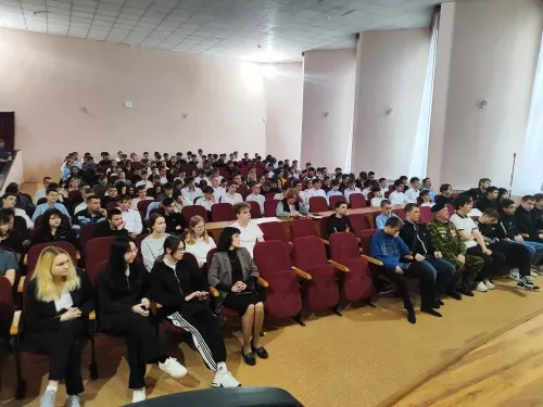Ветераны ГСВГ провели урок мужества для студентов аграрного техникума