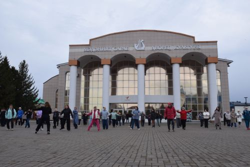 Нурлат встретил Всемирный день здоровья массовой зарядкой