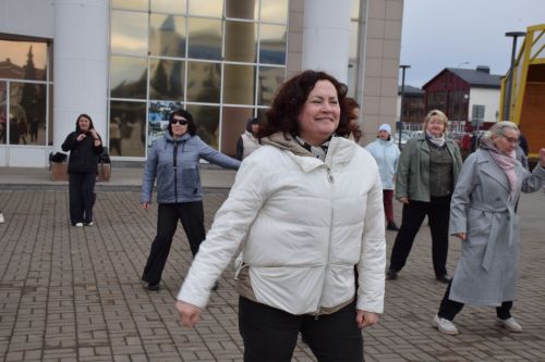 Нурлат встретил Всемирный день здоровья массовой зарядкой