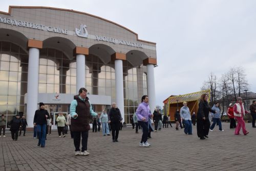 Нурлат встретил Всемирный день здоровья массовой зарядкой