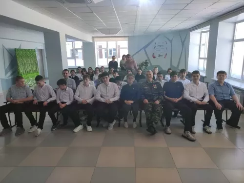 Ветераны ГСВГ провели урок мужества для студентов аграрного техникума