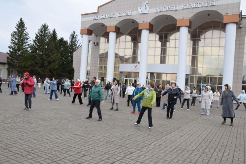 Нурлат встретил Всемирный день здоровья массовой зарядкой