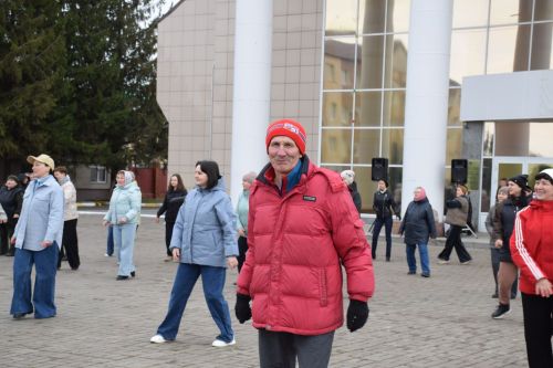 Нурлат встретил Всемирный день здоровья массовой зарядкой