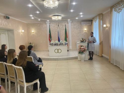 «Мама в приоритете: в ЗАГСе Нурлатского района чествовали будущих мам»