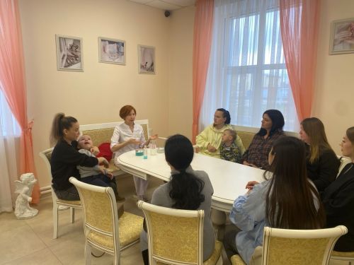 «Мама в приоритете: в ЗАГСе Нурлатского района чествовали будущих мам»