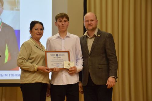 В Нурлате для выпускников спортивной школы «Ледок» прозвучал «Последний свисток»