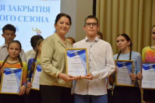 В Нурлате для выпускников спортивной школы «Ледок» прозвучал «Последний свисток»