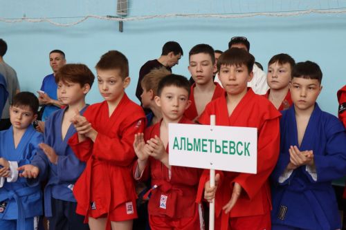 В Нурлате прошел республиканский турнир по самбо, посвященный Дню Победы