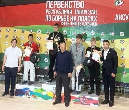 Юные борцы из Нурлата взяли три «золота» в Аксубаеве