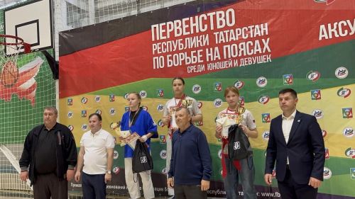 Юные борцы из Нурлата взяли три «золота» в Аксубаеве