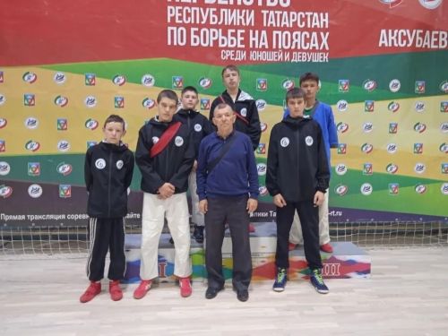 Юные борцы из Нурлата взяли три «золота» в Аксубаеве