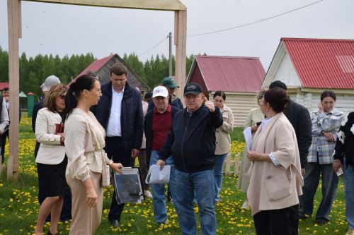 Курс на Сабантуй: Дамир Ишкинеев провел выездное совещание на майдане