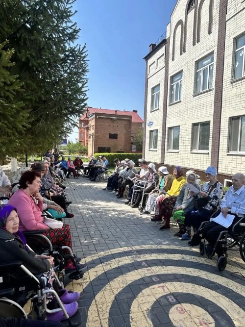 «Забота Первых»: как школьники подарили тепло ветеранам в Нурлате