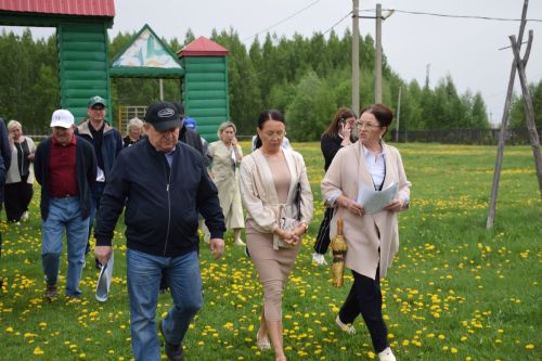 Курс на Сабантуй: Дамир Ишкинеев провел выездное совещание на майдане
