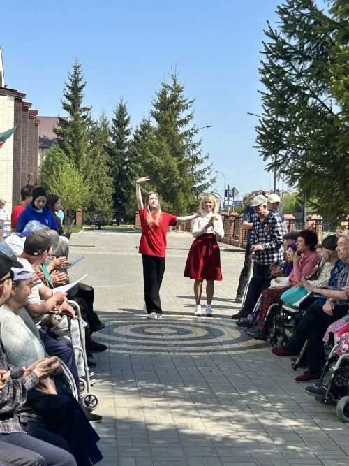 «Забота Первых»: как школьники подарили тепло ветеранам в Нурлате