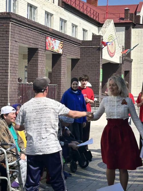 «Забота Первых»: как школьники подарили тепло ветеранам в Нурлате