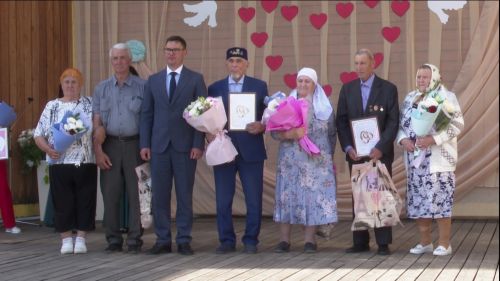 В Нурлате чествовали семейные пары, которые вместе уже полвека