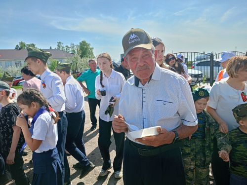 «Крылья, опалённые пламенем»: в Караульной Горе почтили подвиг героя