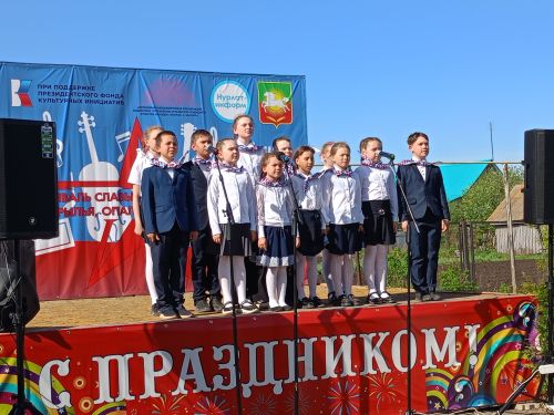 «Крылья, опалённые пламенем»: в Караульной Горе почтили подвиг героя