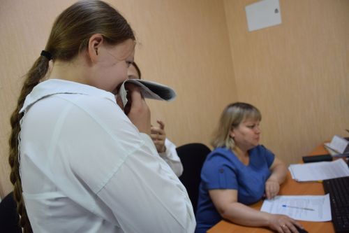 Юные гимназисты подарили тепло и заботу детям Лутугино