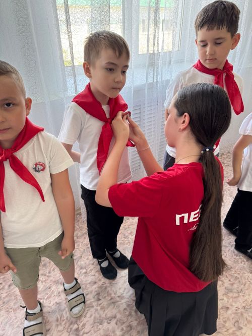 В «Родничке» проводили будущих первоклассников в большую жизнь