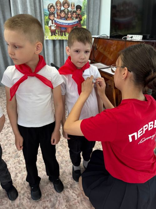 В «Родничке» проводили будущих первоклассников в большую жизнь