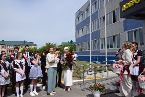 Последний звонок как начало пути: 220 выпускников Нурлатского района шагнули во взрослую жизнь