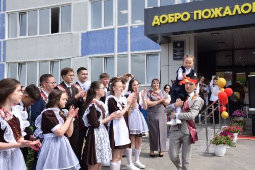 Последний звонок как начало пути: 220 выпускников Нурлатского района шагнули во взрослую жизнь