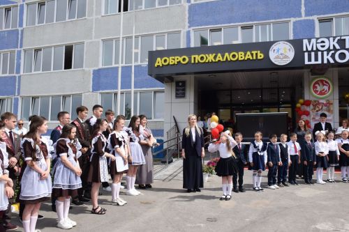 Последний звонок как начало пути: 220 выпускников Нурлатского района шагнули во взрослую жизнь
