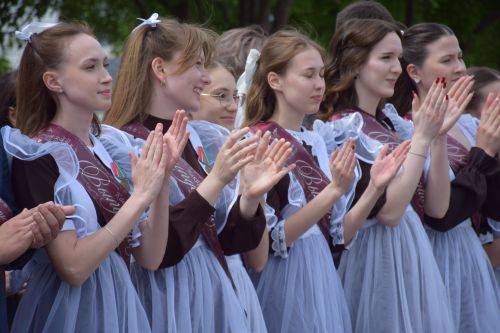 Последний звонок в «чужих» стенах, но с родным сердцем: как школа №4 города Нурлат прощалась с выпускниками