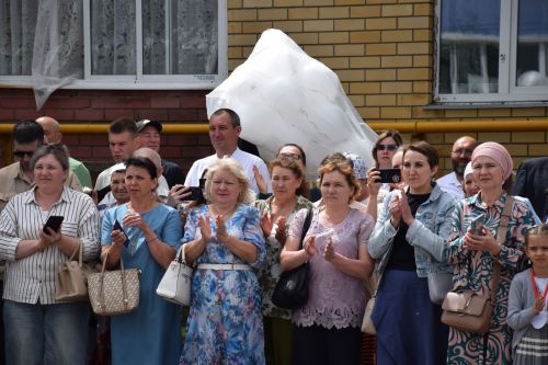 Последний звонок в «чужих» стенах, но с родным сердцем: как школа №4 города Нурлат прощалась с выпускниками