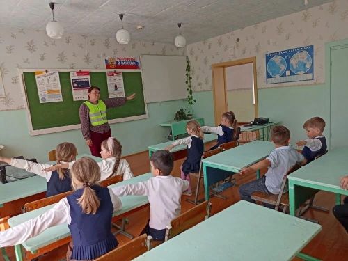 «Внимание — дети!»: ЮИДовцы научили младшеклассников безопасному лету