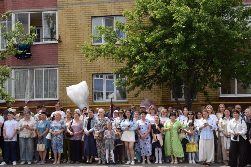 Последний звонок в «чужих» стенах, но с родным сердцем: как школа №4 города Нурлат прощалась с выпускниками