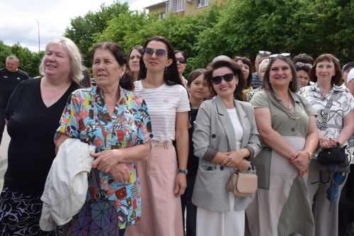 Последний звонок в «чужих» стенах, но с родным сердцем: как школа №4 города Нурлат прощалась с выпускниками