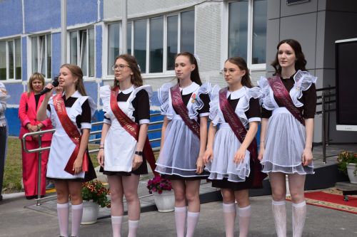 Последний звонок в «чужих» стенах, но с родным сердцем: как школа №4 города Нурлат прощалась с выпускниками