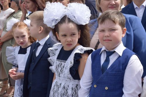 Последний звонок в «чужих» стенах, но с родным сердцем: как школа №4 города Нурлат прощалась с выпускниками