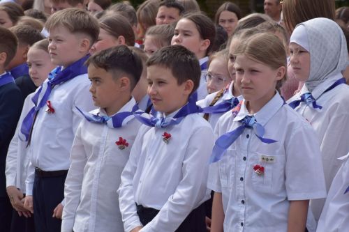 Последний звонок как начало пути: 220 выпускников Нурлатского района шагнули во взрослую жизнь