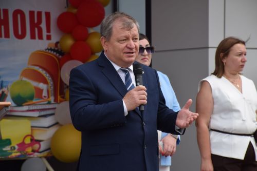 Последний звонок в «чужих» стенах, но с родным сердцем: как школа №4 города Нурлат прощалась с выпускниками