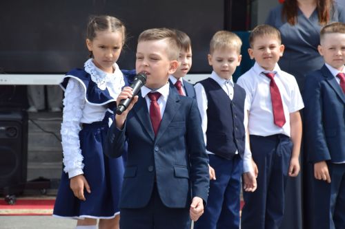 Последний звонок как начало пути: 220 выпускников Нурлатского района шагнули во взрослую жизнь